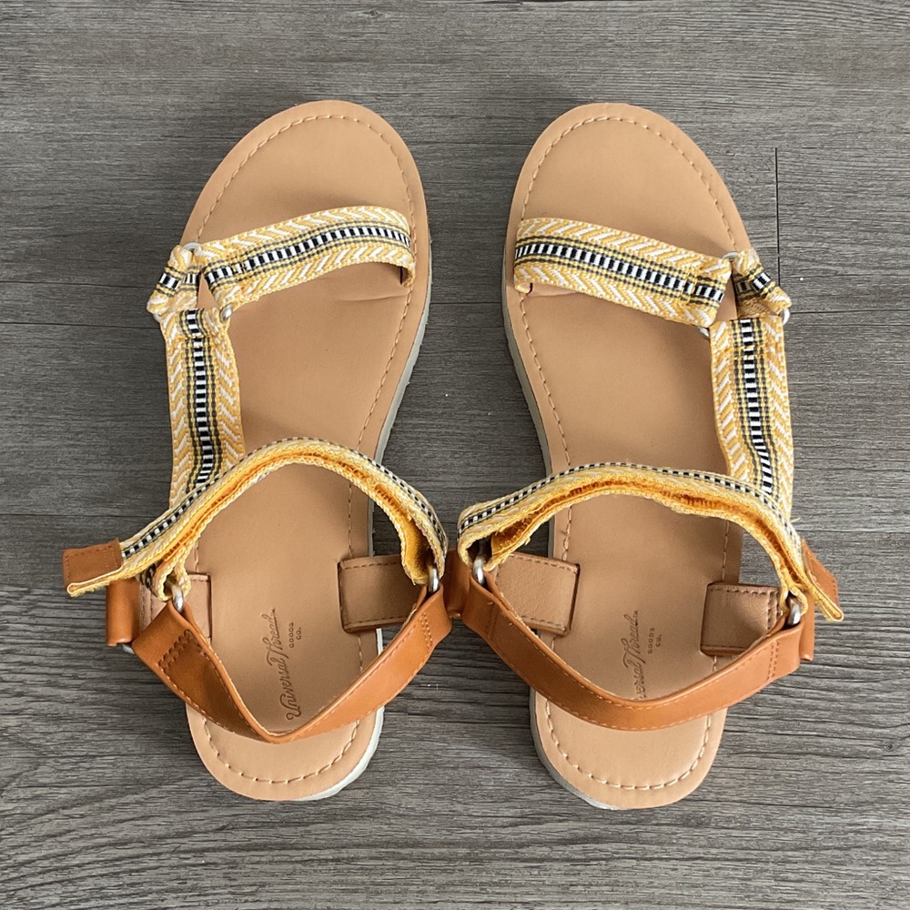 Universal Thread Mustard and Tan Sandals Size 8